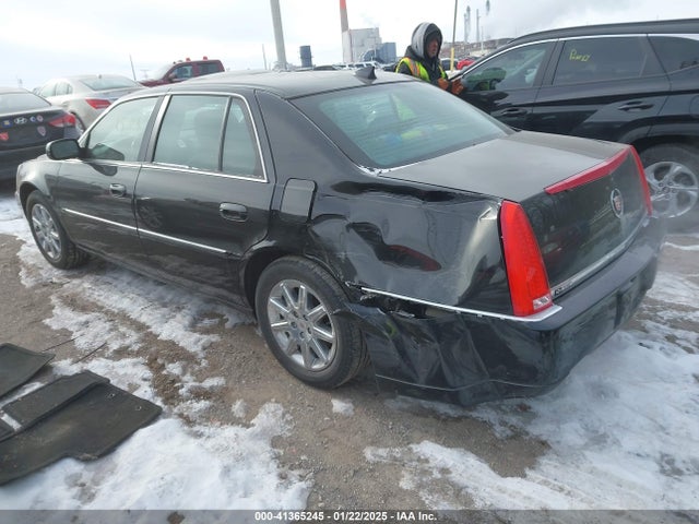 2011 CADILLAC DTS 1G6KH5E66BU123957 Photo 2
