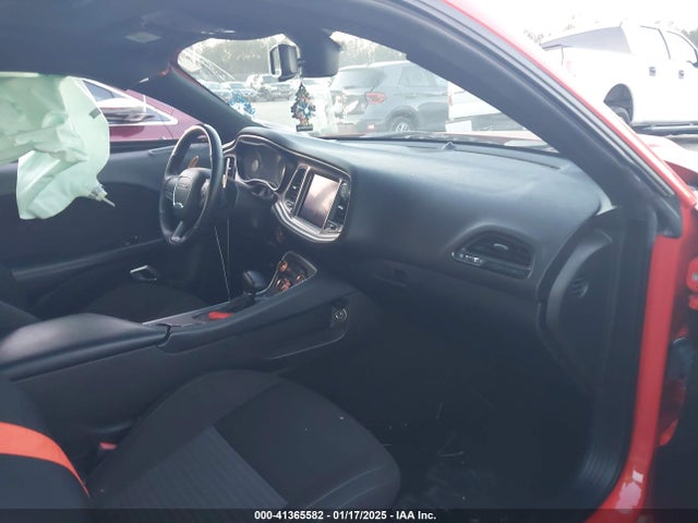 2C3CDZJG0NH109437 Dodge Challenger Gt