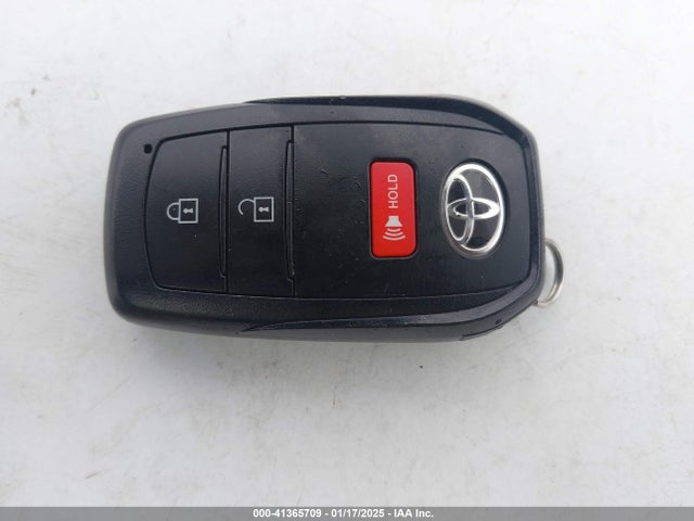 7MUEAABG1NV023607 Toyota Corolla Cross Xle