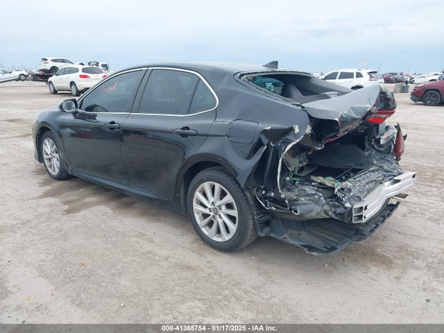 Toyota CAMRY LE 2022 4T1C11AK4NU642099 Image 3