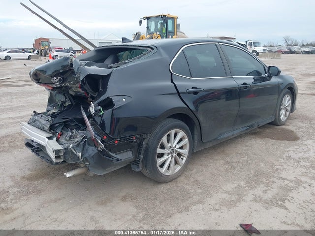 Toyota CAMRY LE 2022 4T1C11AK4NU642099 Image 4