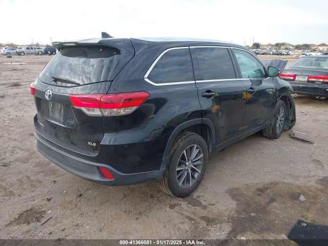 5TDKZRFH0KS560116 Toyota Highlander Xle