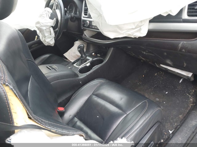 5TDKZRFH0KS560116 Toyota Highlander Xle