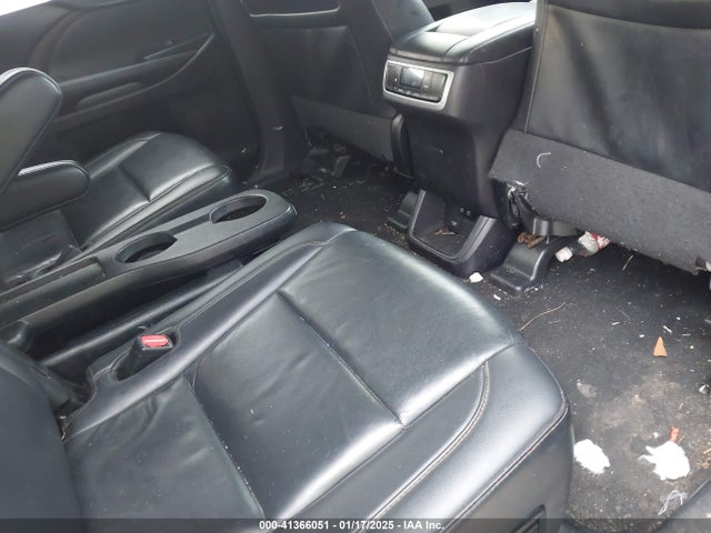 5TDKZRFH0KS560116 Toyota Highlander Xle