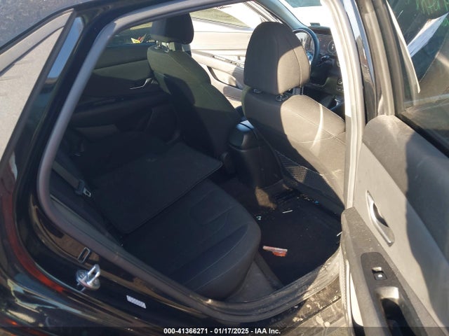 KMHLN4AG1MU099973 Hyundai ELANTRA SEL