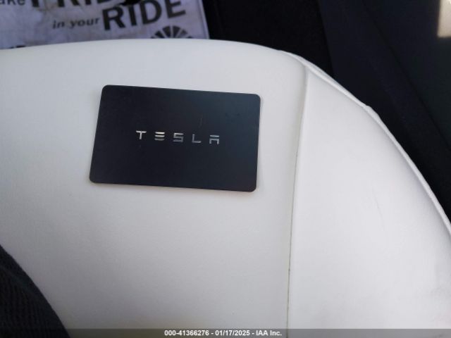 7SAYGDED7RF011175 Tesla Model Y