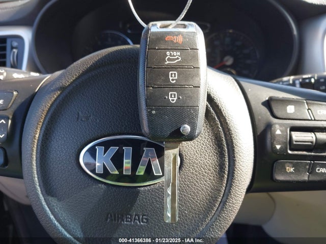 5XYPG4A39JG342455 KIA Sorento 2.4l Lx