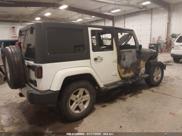 1C4BJWEG4EL164016 Jeep Wrangler Unlimited Sahara