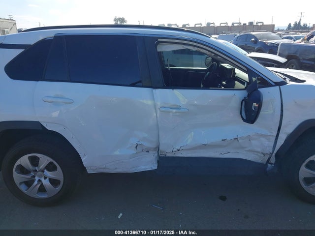 Toyota RAV4 LE 2019 2T3H1RFV9KC017158 Image 13