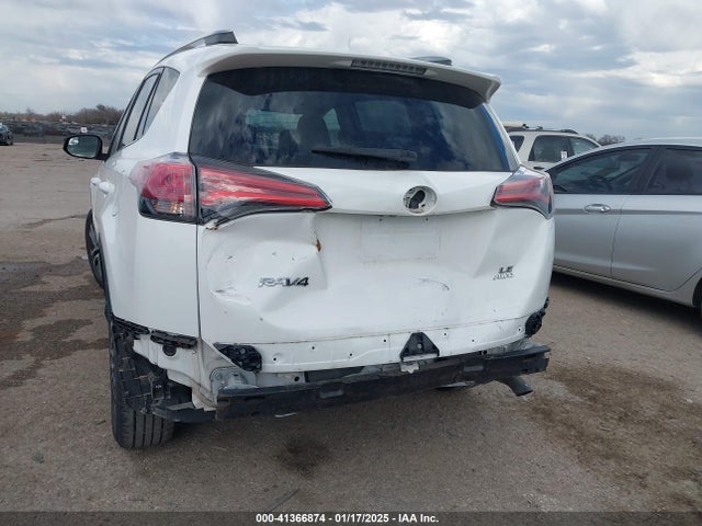 Toyota RAV4 LE 2018 2T3BFREV2JW755857 Image 17