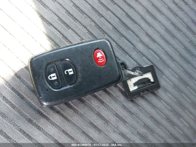 JTDZN3EU8GJ043947 Toyota Prius V Two
