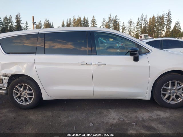 Chrysler Pacifica Touring L 2024 2C4RC1BG4RR155085 Image 13