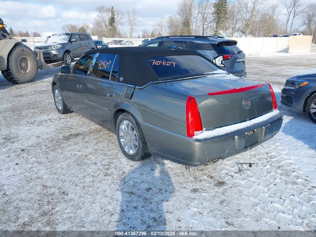 2011 CADILLAC DTS 1G6KH5E62BU150332 Photo 2