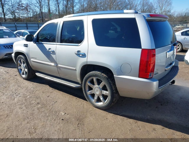 2010 CADILLAC ESCALADE 1GYUKBEF0AR102751 Photo 2
