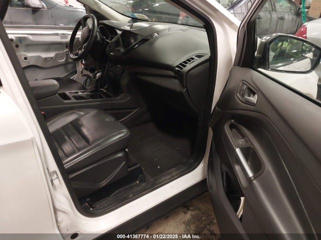 1FMCU9HD6KUA22427 Ford ESCAPE SEL