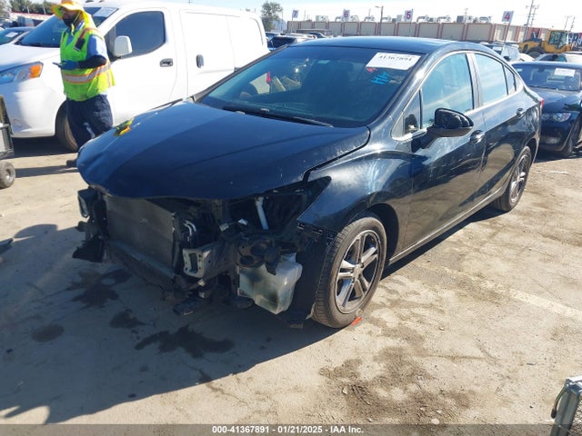 Chevrolet Cruze Lt Auto 2018 1G1BE5SM9J7138886 Image 2