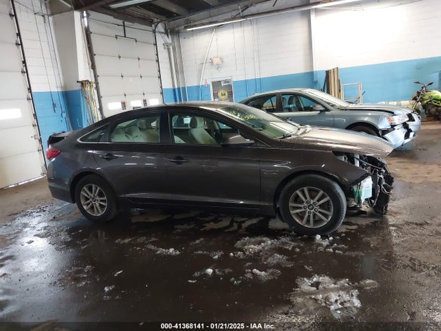 Hyundai SONATA SE 2017 5NPE24AF2HH463976 Image 13