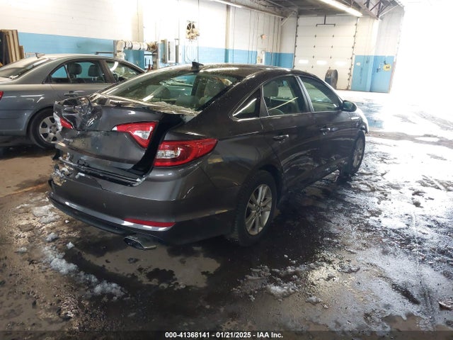 Hyundai SONATA SE 2017 5NPE24AF2HH463976 Image 4