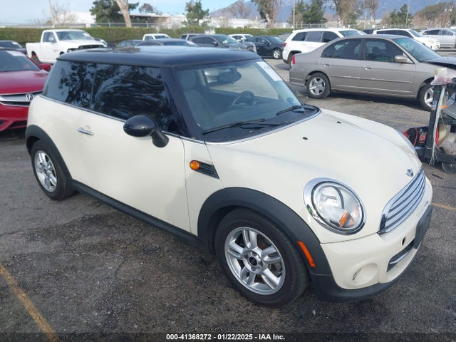 2011 MINI COOPER WMWSU3C50BT098788 Photo 0