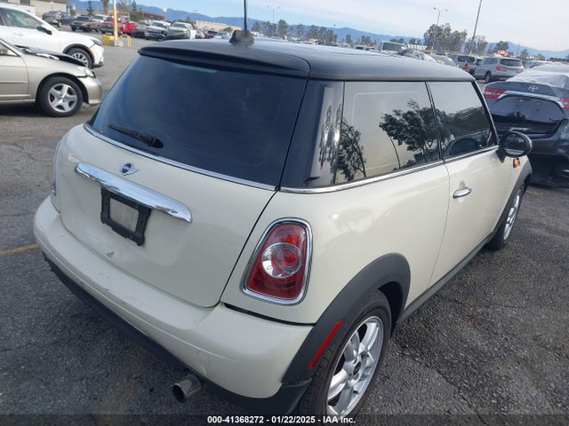 2011 MINI COOPER WMWSU3C50BT098788 Photo 3