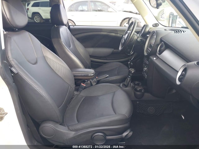 2011 MINI COOPER WMWSU3C50BT098788 Photo 4