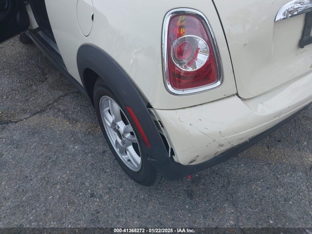 2011 MINI COOPER WMWSU3C50BT098788 Photo 5