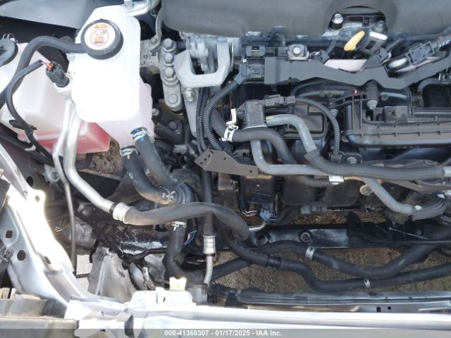 5TDJRKEC5NS098147 Toyota SIENNA XLE