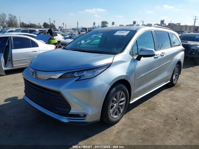 5TDJRKEC5NS098147 Toyota SIENNA XLE