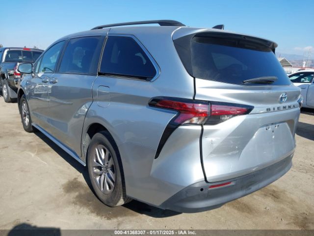 5TDJRKEC5NS098147 Toyota SIENNA XLE