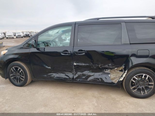5TDKK3DC0FS677614 Toyota Sienna Le 8 Passenger