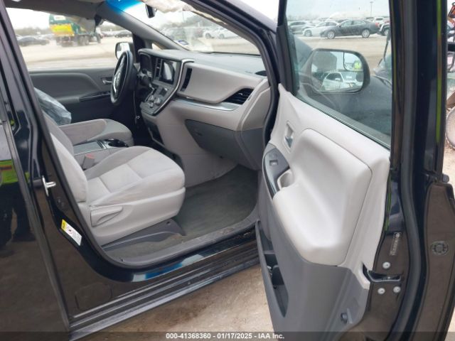 5TDKK3DC0FS677614 Toyota Sienna Le 8 Passenger