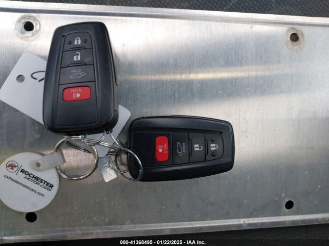 2T3P1RFV7NW268386 Toyota Rav4 Xle
