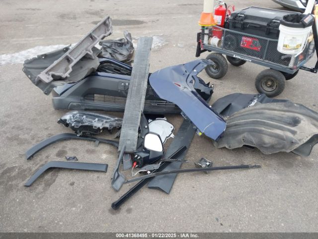 2T3P1RFV7NW268386 Toyota Rav4 Xle