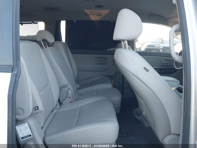 KNDMB5C14G6162721 KIA SEDONA LX