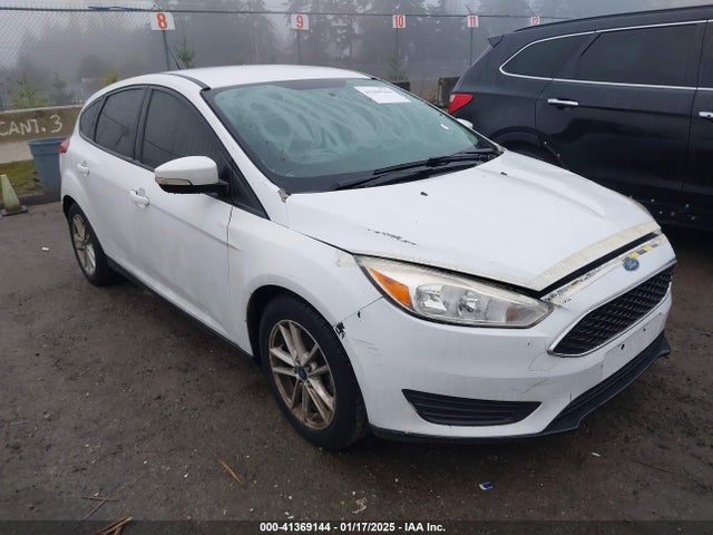 Ford FOCUS SE 2015 1FADP3K27FL250653 Image 1