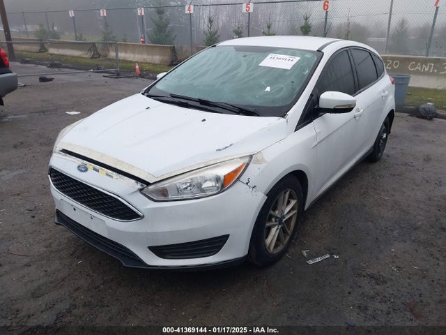 Ford FOCUS SE 2015 1FADP3K27FL250653 Image 2