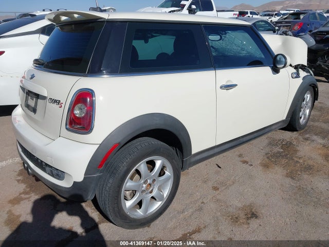 2008 MINI COOPER S WMWMF73588TV33821 Photo 3