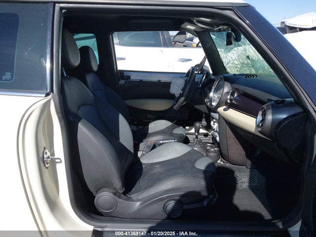 2008 MINI COOPER S WMWMF73588TV33821 Photo 4