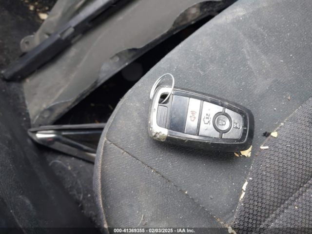 3FA6P0HD1JR135069 Ford FUSION SE