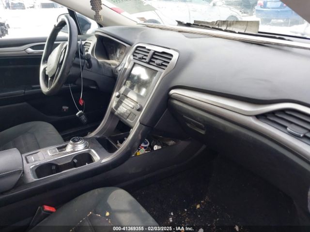 3FA6P0HD1JR135069 Ford FUSION SE
