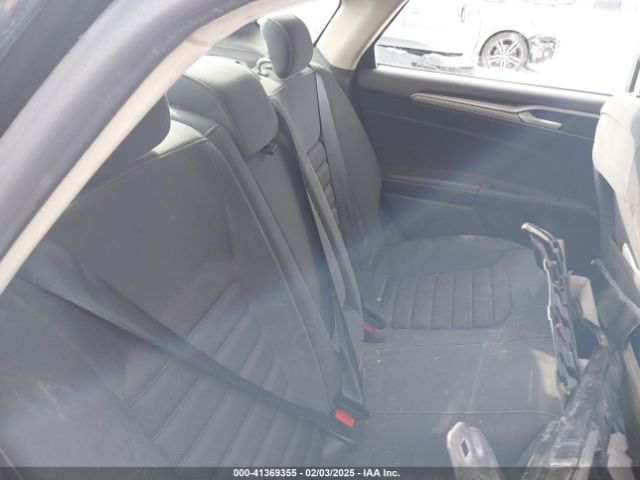 3FA6P0HD1JR135069 Ford FUSION SE