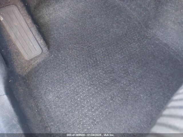 2T3ZFREV9FW226976 Toyota RAV4 LE