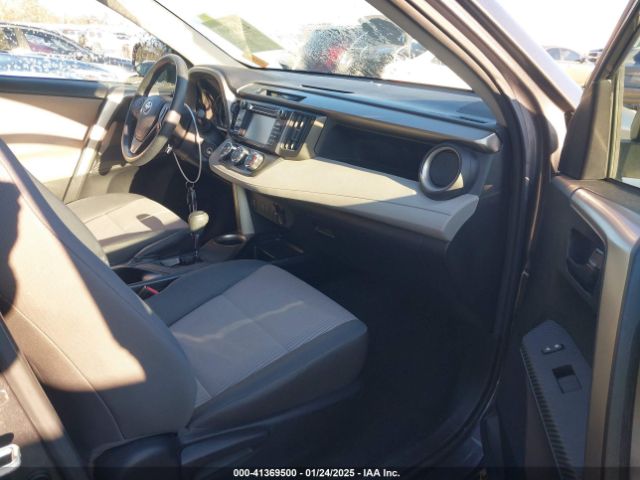 2T3ZFREV9FW226976 Toyota RAV4 LE