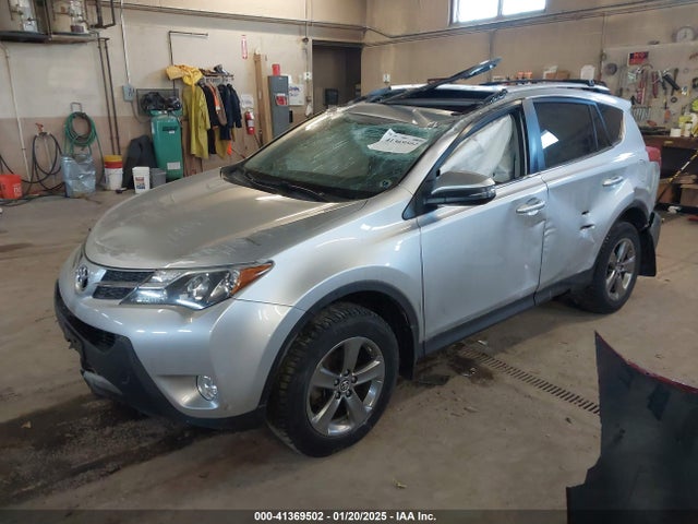 JTMRFREV8FD163690 Toyota Rav4 Xle
