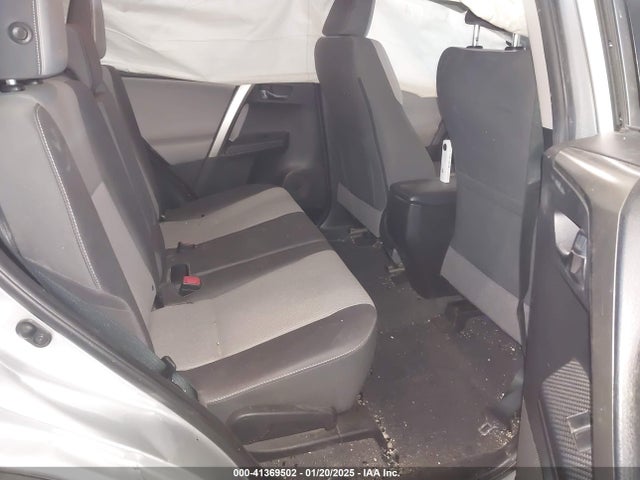 JTMRFREV8FD163690 Toyota Rav4 Xle