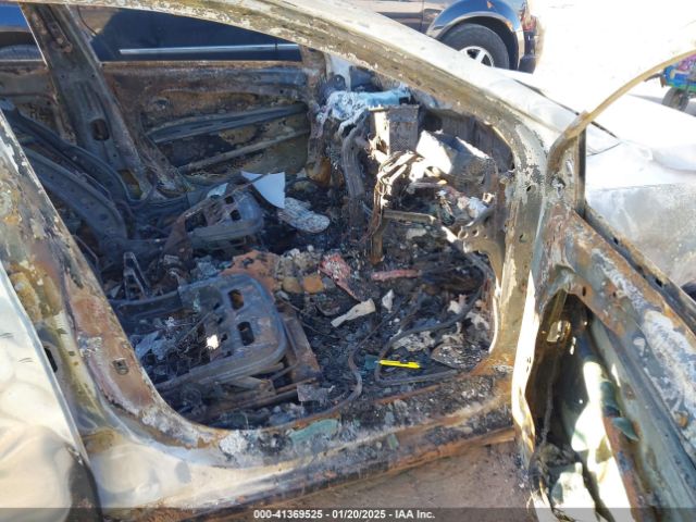 KMHD74LF4HU422079 Hyundai ELANTRA SE
