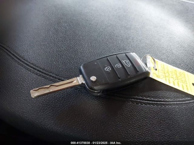KNDPMCAC9L7757780 KIA Sportage Lx