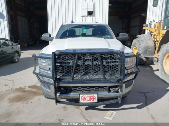 3C6UR5HL1NG253891 RAM 2500 Tradesman  4x4 8' Box
