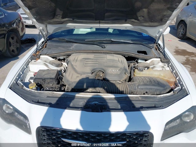 Chrysler 300 300s 2018 2C3CCABG1JH143075 Image 10
