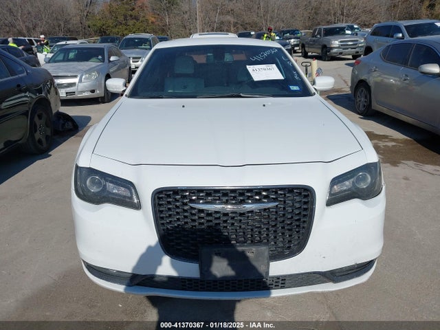 Chrysler 300 300s 2018 2C3CCABG1JH143075 Image 12